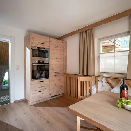 シャレー Ferienhaeuser マイヤーホーフェン